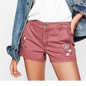 Embroidered flower twill shorts